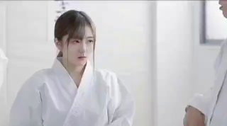 清纯系肉肉美少女！大肥臀一线天美穴 翘起屁股摆弄 拿出黄瓜插穴 一下捅到底 进出快速抽插